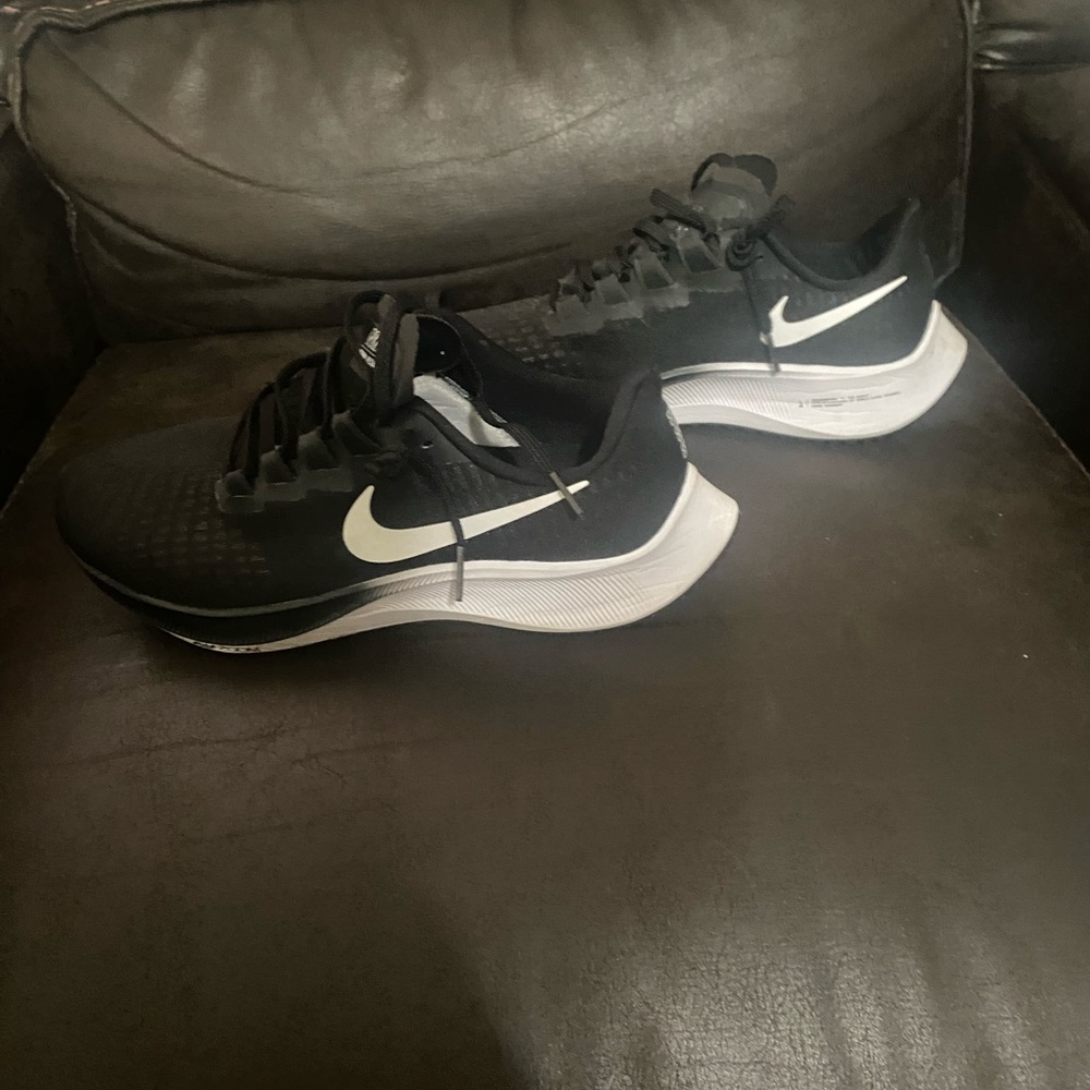 Womens size 9 Nike